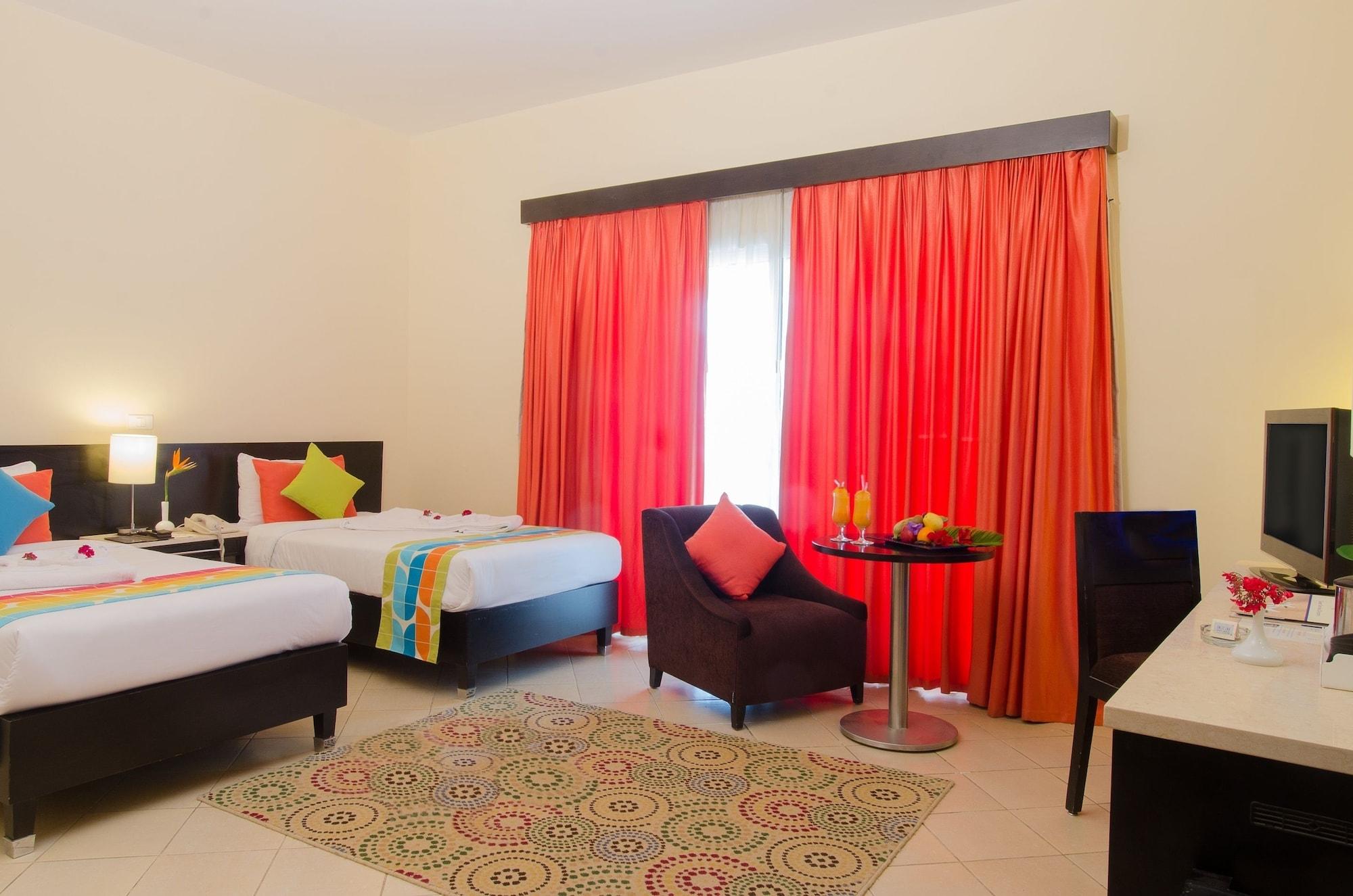 Swiss Inn Teda Hotel & Aqua Park 艾因苏赫纳 外观 照片