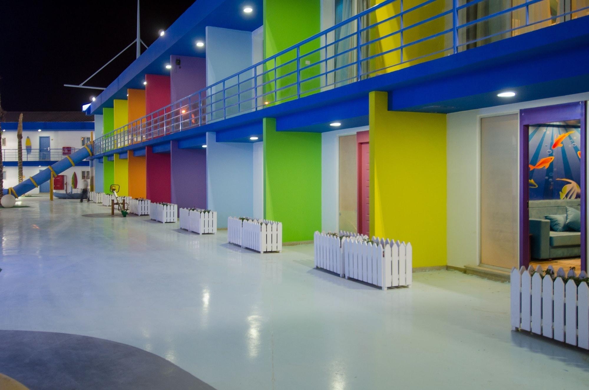 Swiss Inn Teda Hotel & Aqua Park 艾因苏赫纳 外观 照片