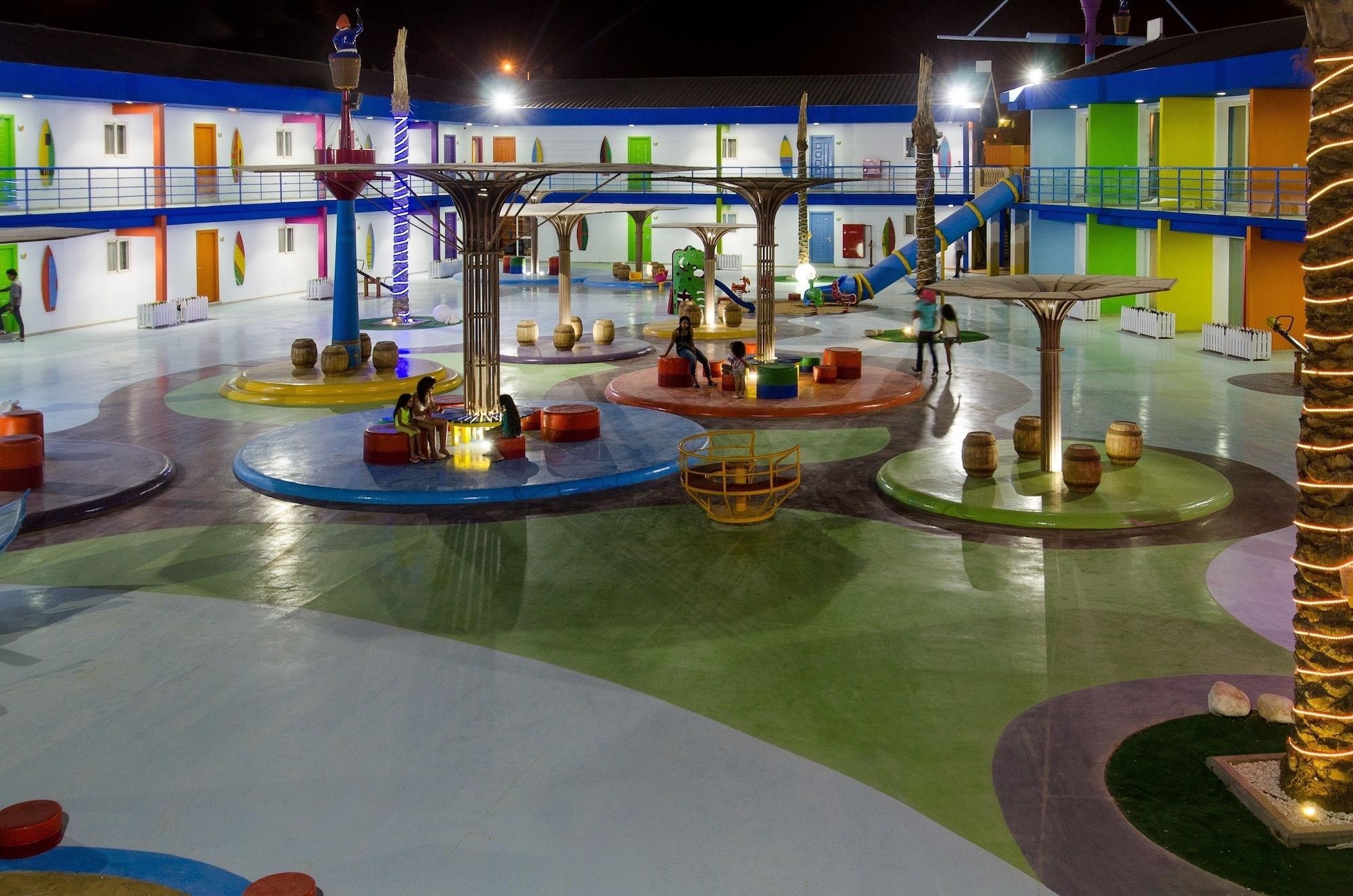 Swiss Inn Teda Hotel & Aqua Park 艾因苏赫纳 外观 照片