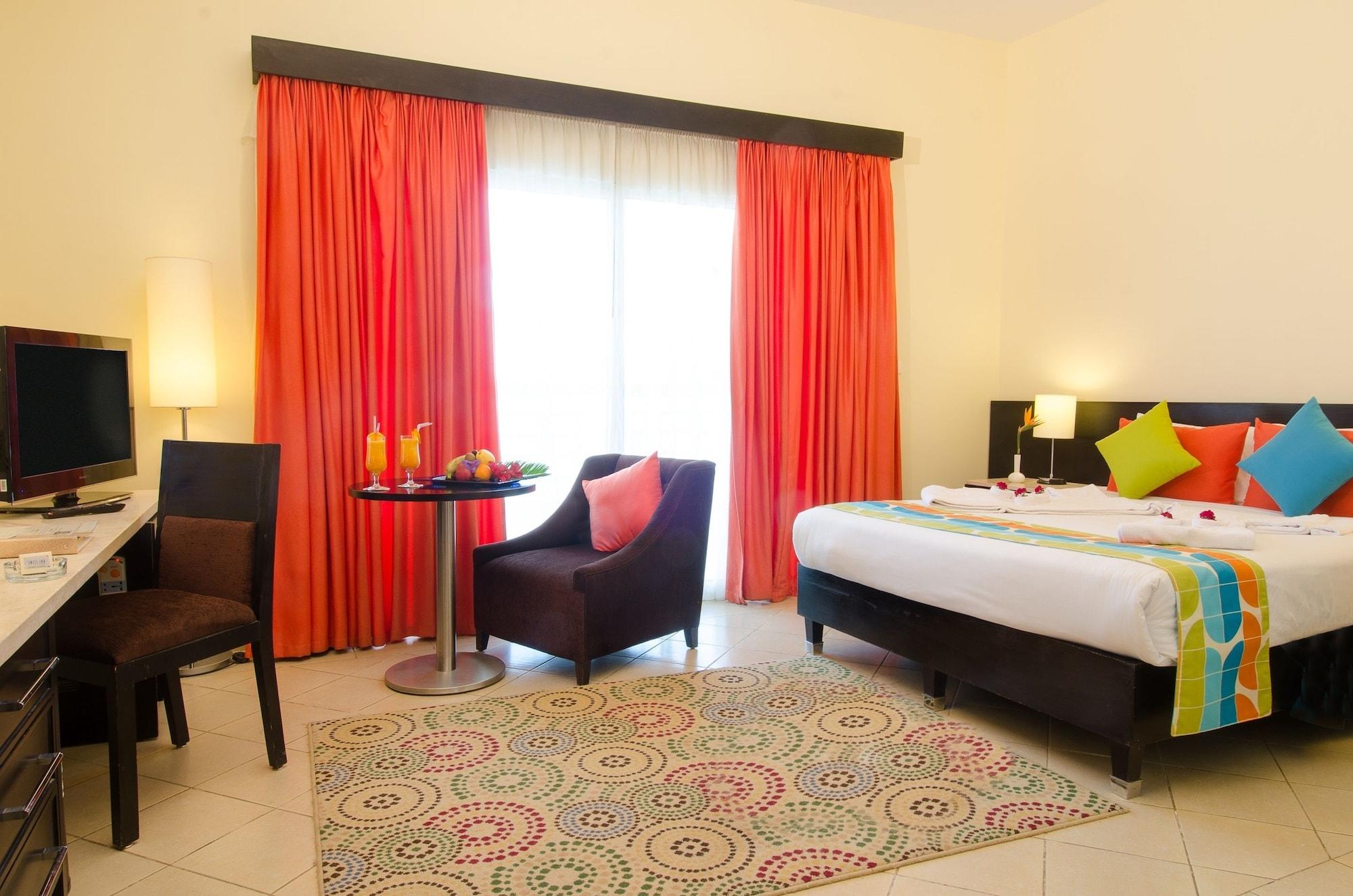 Swiss Inn Teda Hotel & Aqua Park 艾因苏赫纳 外观 照片