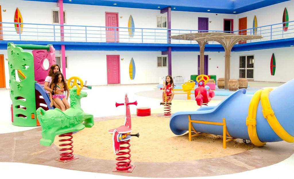Swiss Inn Teda Hotel & Aqua Park 艾因苏赫纳 客房 照片