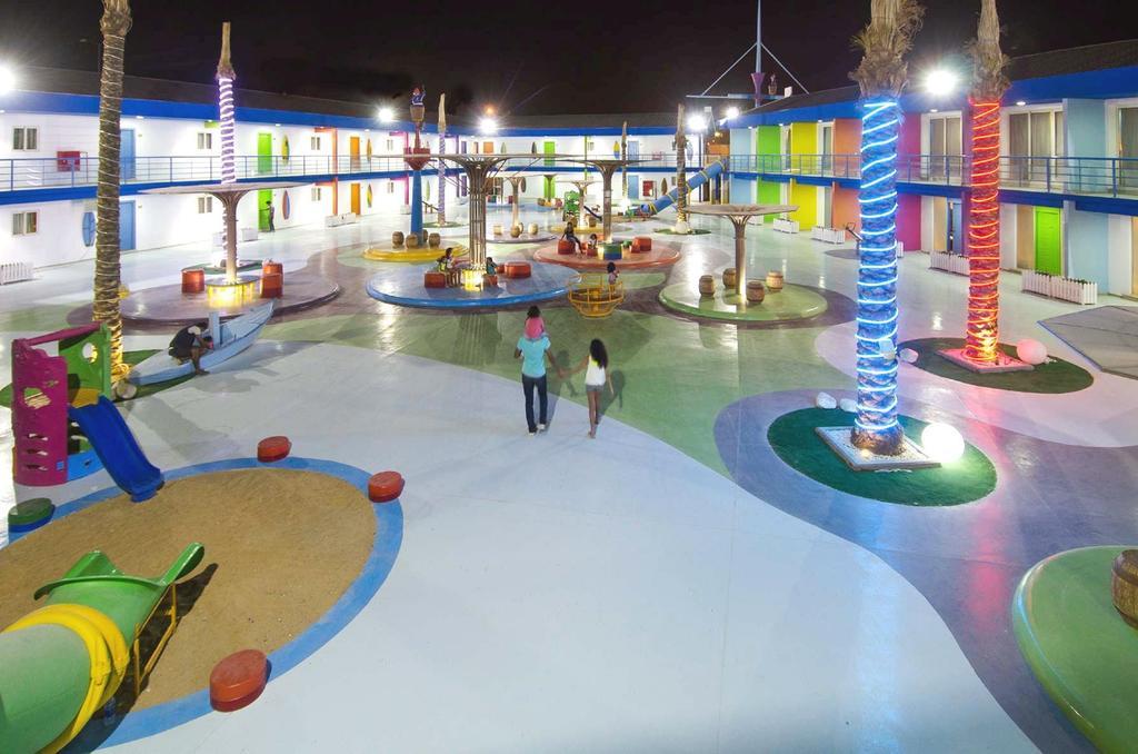 Swiss Inn Teda Hotel & Aqua Park 艾因苏赫纳 外观 照片