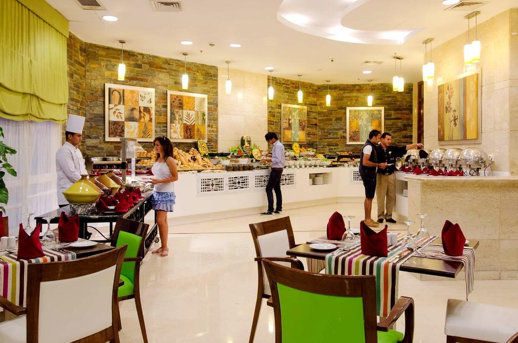 Swiss Inn Teda Hotel & Aqua Park 艾因苏赫纳 外观 照片
