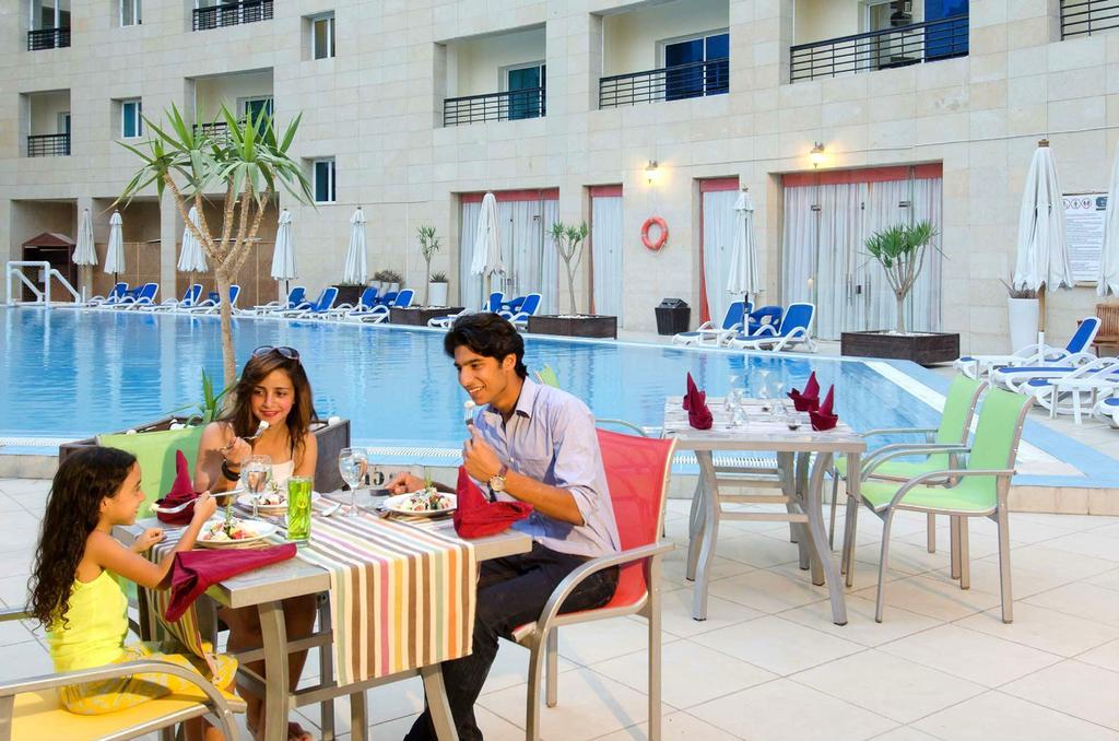 Swiss Inn Teda Hotel & Aqua Park 艾因苏赫纳 外观 照片