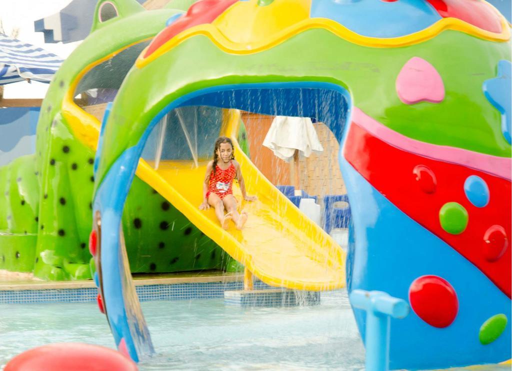 Swiss Inn Teda Hotel & Aqua Park 艾因苏赫纳 外观 照片