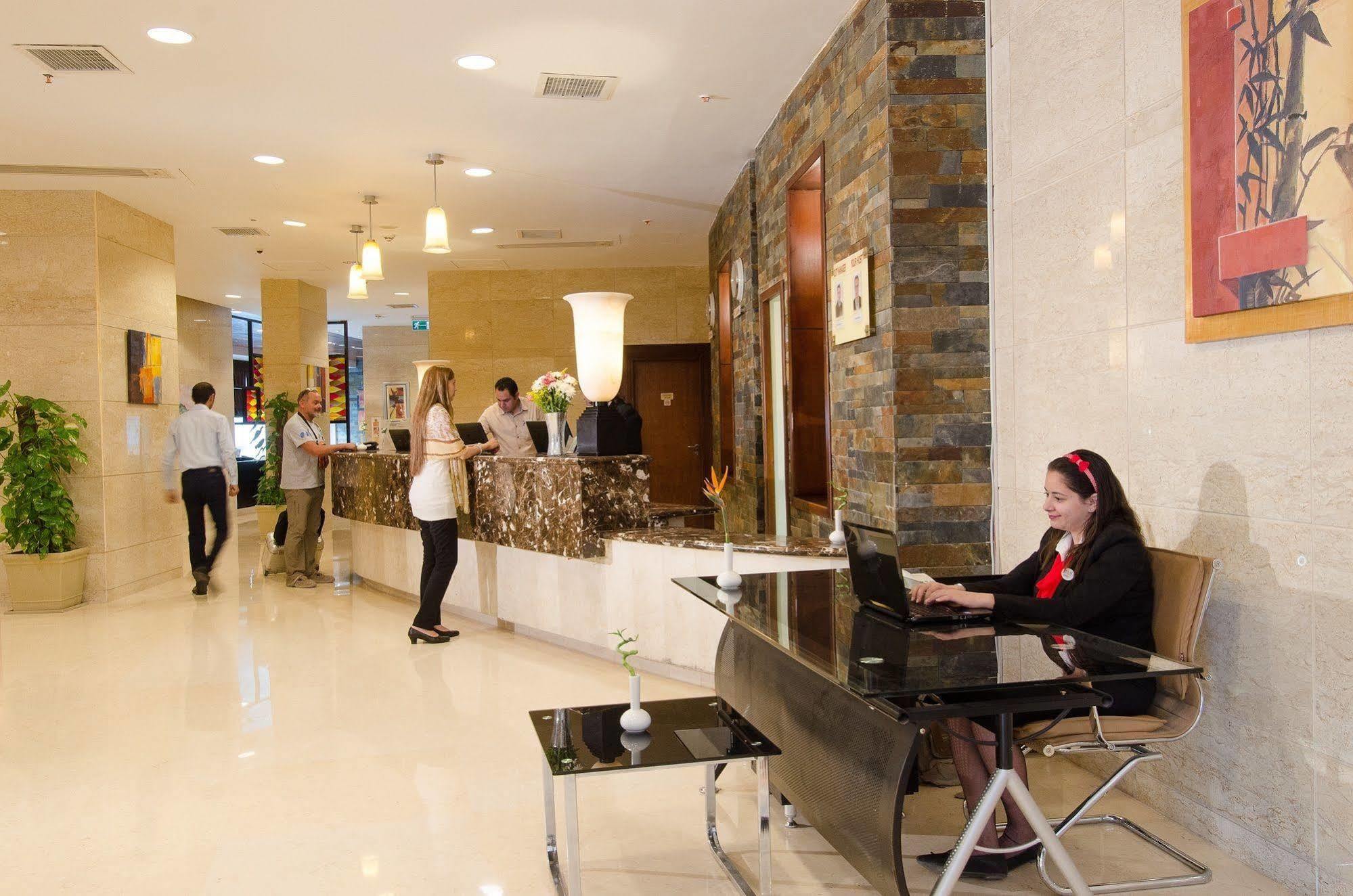 Swiss Inn Teda Hotel & Aqua Park 艾因苏赫纳 外观 照片